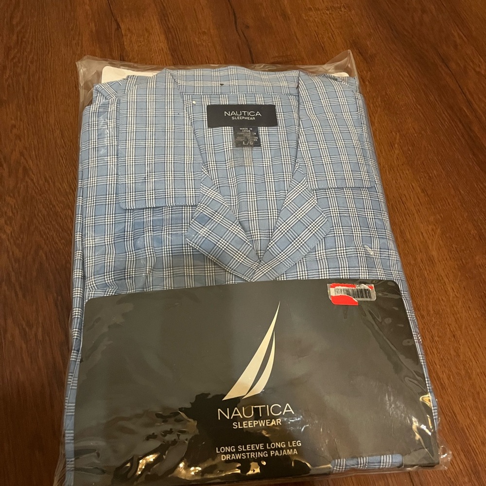 Nautica Sleepwear brand new never worn and still in plastic case shown in post!!
